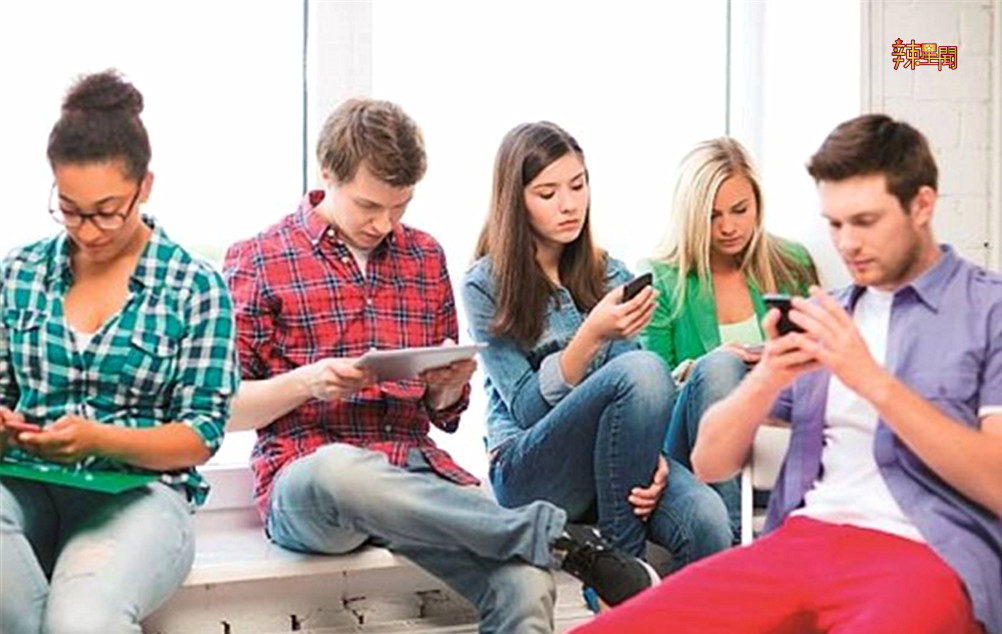 美国心脏病学会：玩手机超5小时增加肥胖风险
