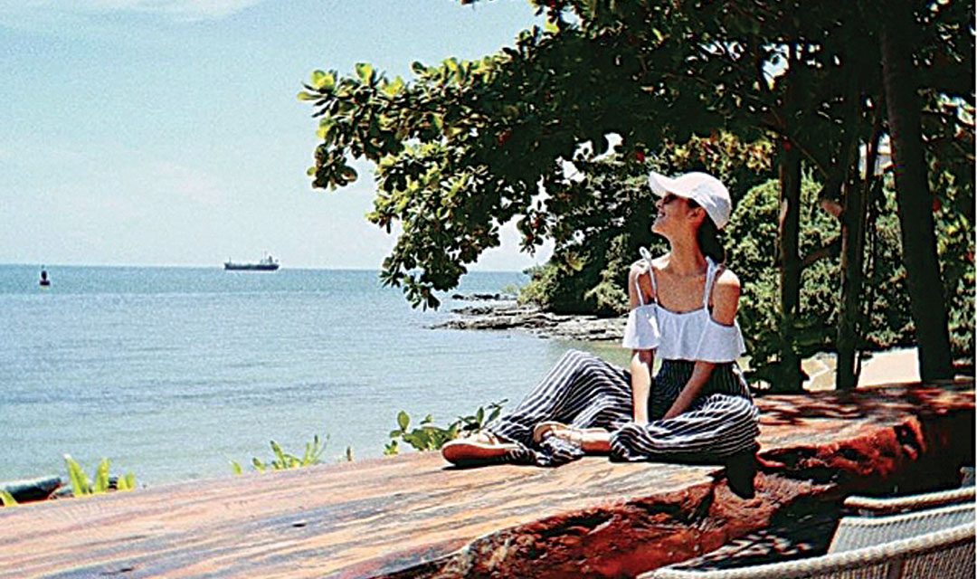 郑嘉颖赤膊抱儿子 人妻陈凯琳晒幸福