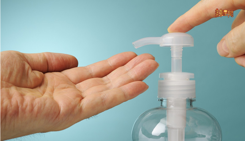 注意！误用含酒精洗手液，很容易导致眼角膜缺损！