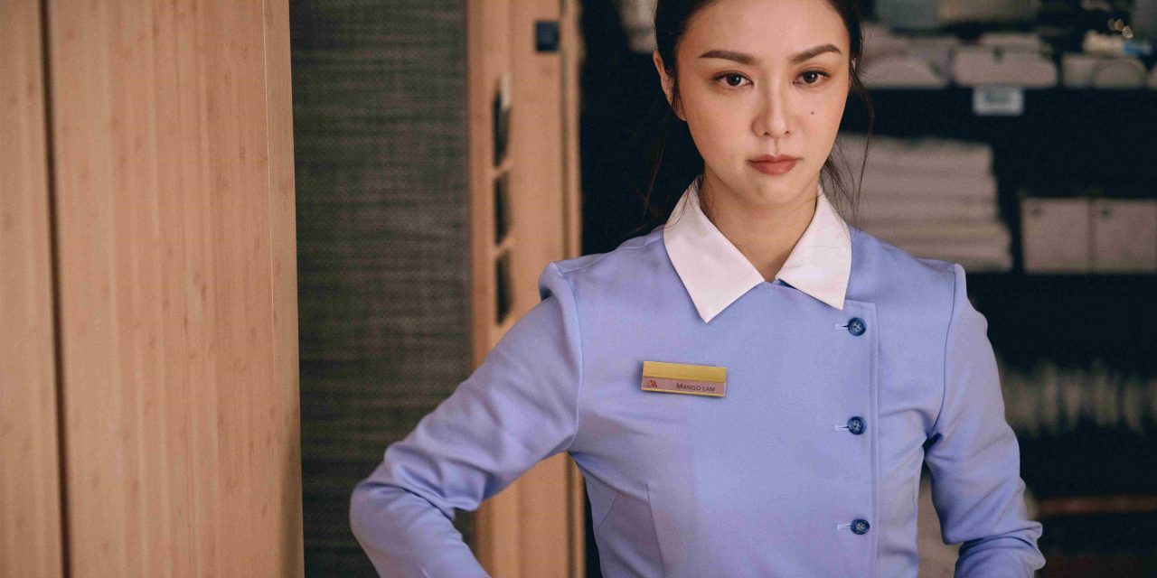 家庭聚会先居家检测 薛凯琪变身理发师为妈妈理发