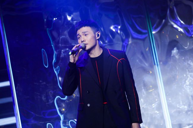 李荣浩为舞台不够完美道歉 歌迷：别说对不起