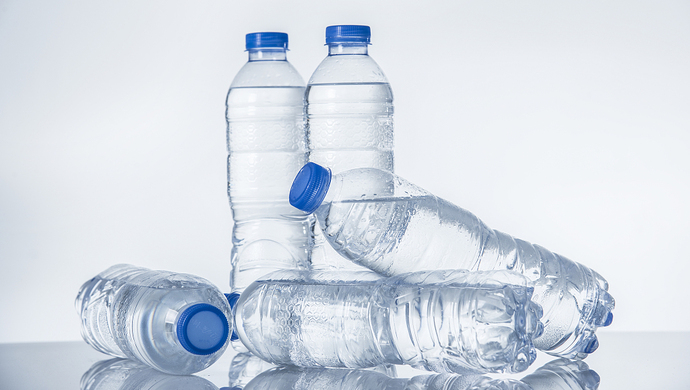 矿泉水瓶盖颜色大有讲究 难怪价格相差那么多