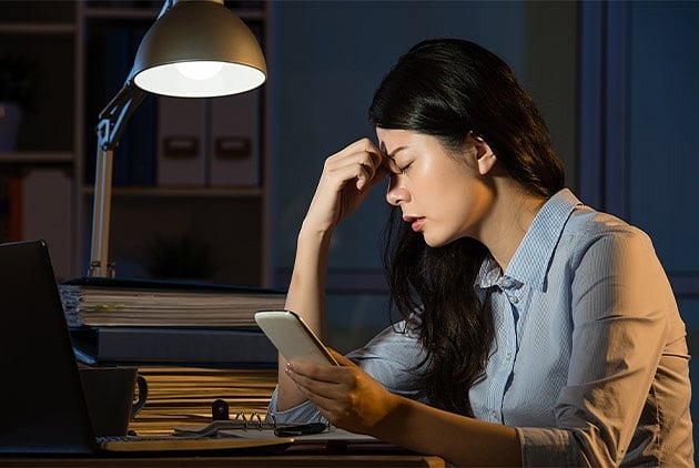 长期熬夜直接毁掉7个部位