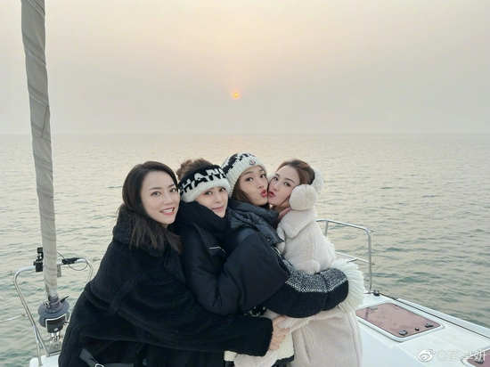 阿SA39岁生日 阿娇容祖儿霍汶希发长文祝福