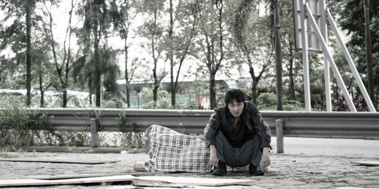 为演露宿者忍受多日不洗头 带Feynman实地考察撞见吸毒现场