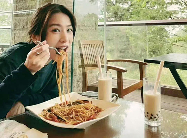 佩洛西访台掀波 Hebe吃意大利面遭出征