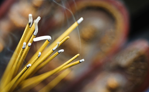 烧香也会致癌？医生提醒民众注意！