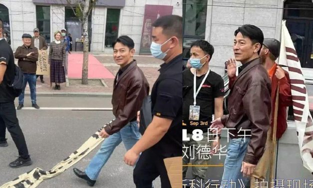 刘德华新剧路透 复古造型被赞帅气