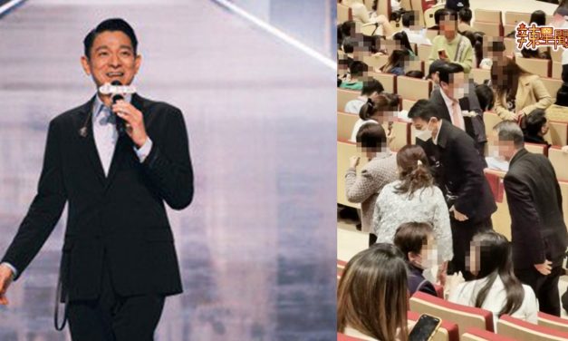 刘德华低调现身女儿学校 网友赞：称职星爸！