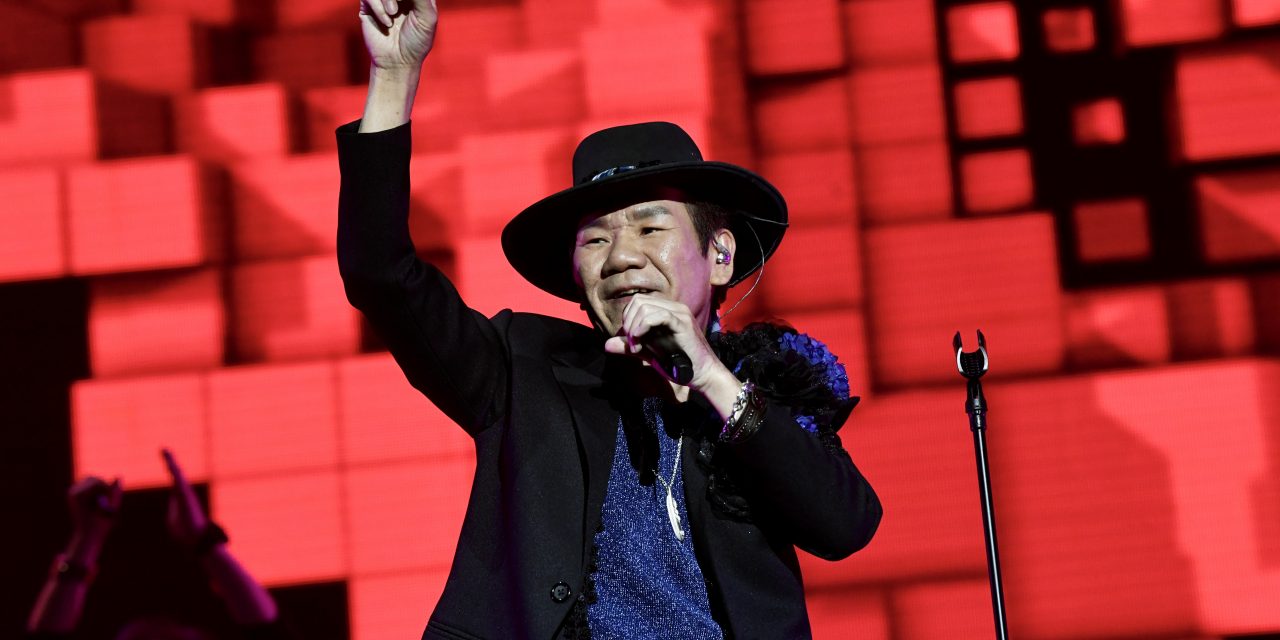 赵传Encore多次感触落泪 两度台下与粉丝近距离接触