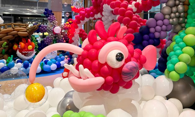 全马最大海底世界主题展 8万5000个气球打造超壮观