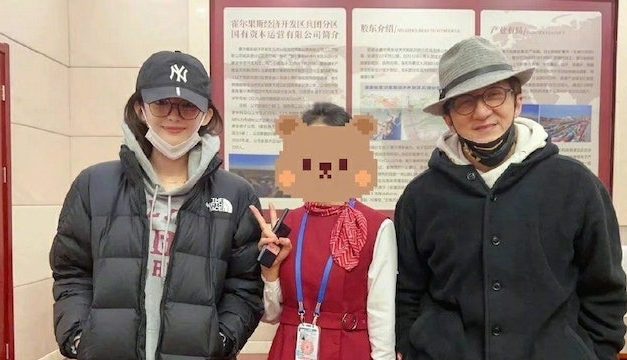 成龙娜扎拍《神话2》 网友嘲上演爷孙恋