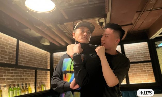 酒量惊人！黄宗泽餐厅招待朋友 灌9支白酒加茅台