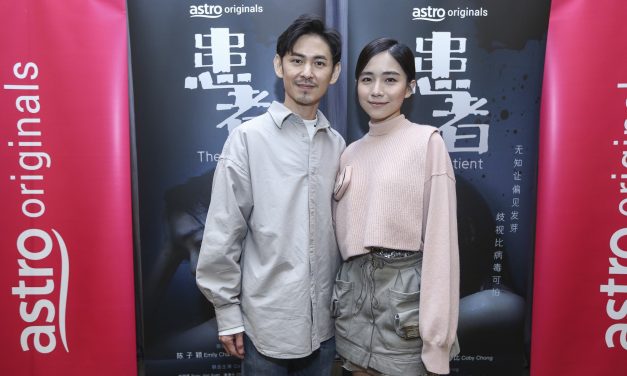 《患者》演员泪洒记者会 庄可比陈子颖“空余时间都抱在一起”