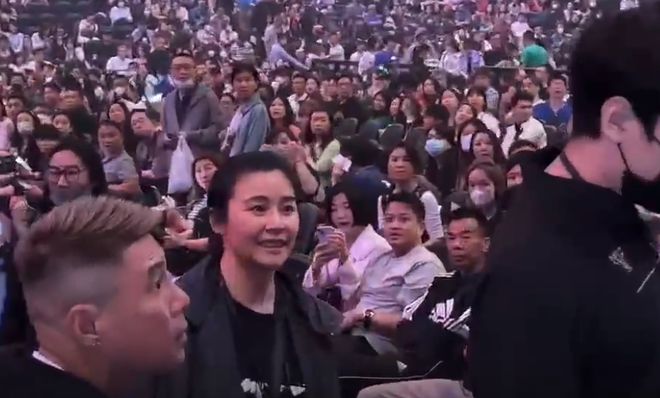 郑伊健澳门开演唱会 蒙嘉慧讲日本被骂“不认祖归宗”