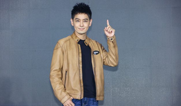 林志颖签名吃力停顿！粉丝心疼手伤