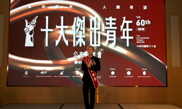 炎亚纶靠“恋爱脑”带风向？ 粉丝喊“加油”网友傻眼