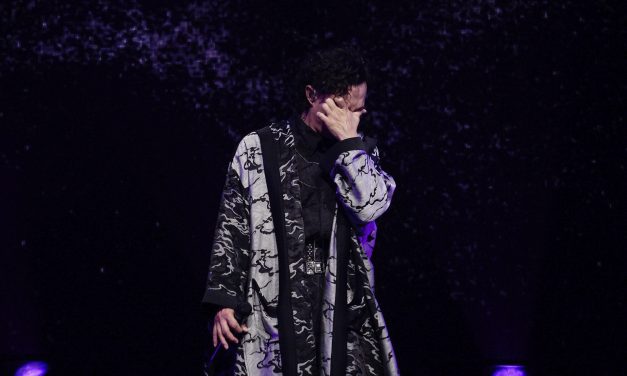 鼻水流不停继续开唱 陈奕迅触动神经泪崩