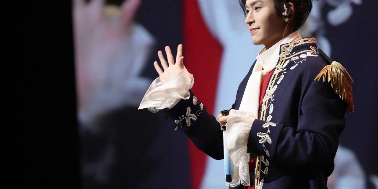 与粉丝默契大考验大爆笑 张哲瀚“呛”粉丝