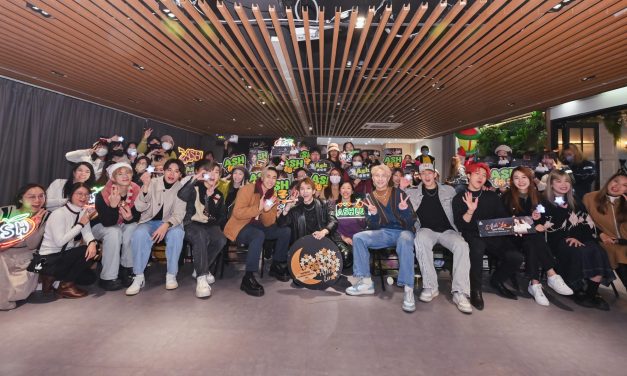 ASH卢信宥飞港与粉丝聚会 预告情人节发新歌