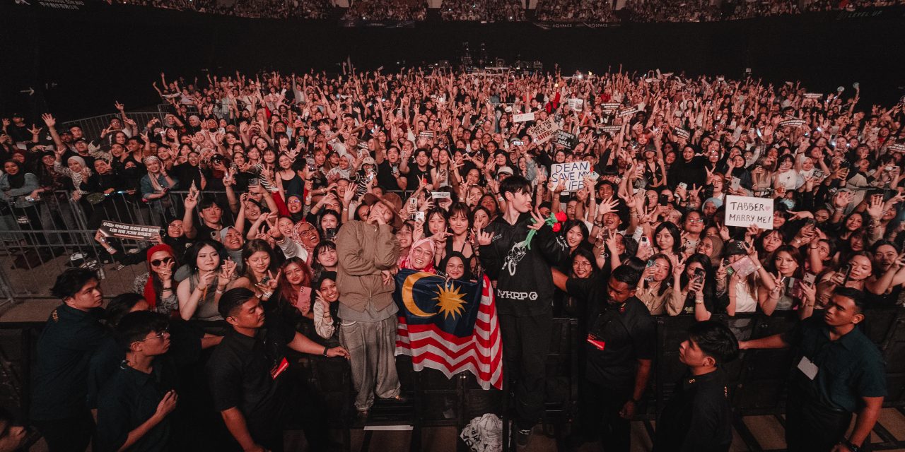 Tabber激动跳下舞台！ DEAN与歌迷合照险摔倒