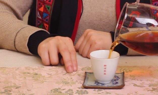 倒茶要叩指？喝茶礼仪你知多少