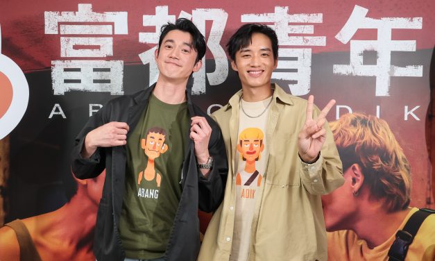 影帝吴慷仁化身小粉丝 告白求合照梁朝伟