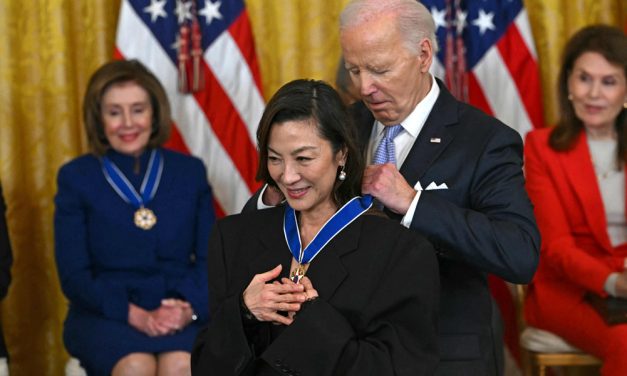 获授勋章！ 杨紫琼获拜登赞“角色超越性别文化”