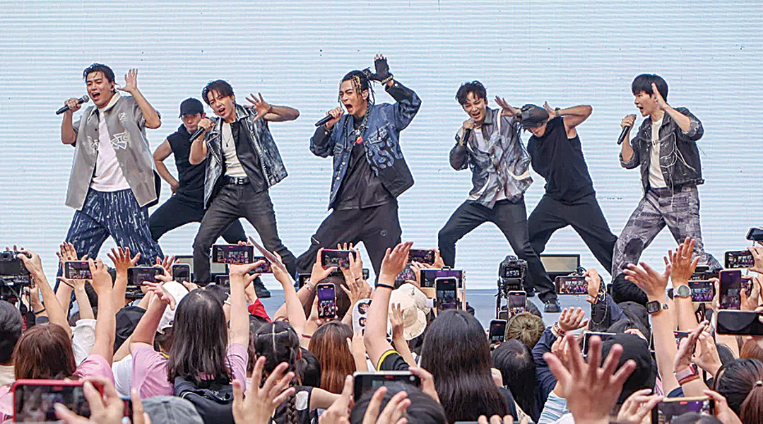 Energy回归会歌迷 签名到凌晨3点