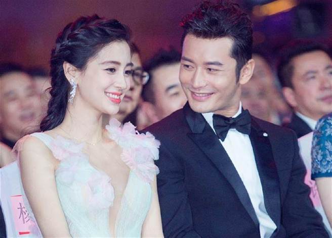 离婚两年后同框 晓明Angelababy带儿子游迪士尼