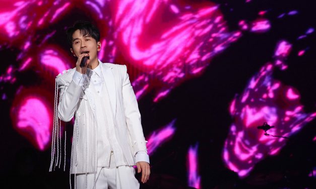 感叹演唱会唱一场少一场 歌迷狂Cue唱《童话》 把光良“惹怒”