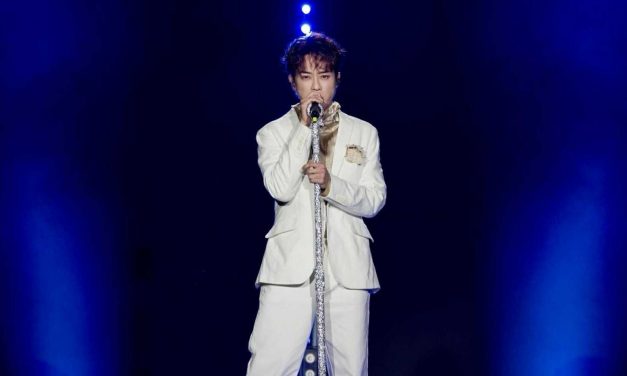 张栋梁新加坡“城市限定曲”选林忆莲这首歌！清唱《集体孤独》送歌迷