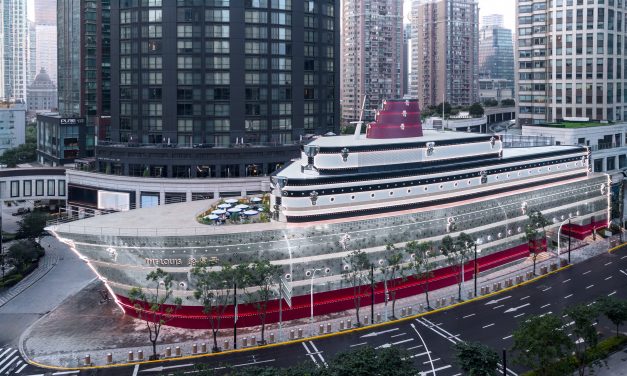 上海打卡热门新地标！全球唯一LV巨型轮船号街头亮相 长114公尺