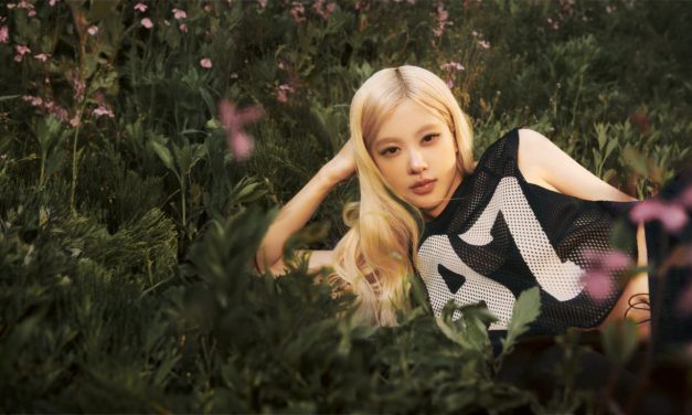 A ROSE FOR A ROSE:ROSÉ 首个 PUMA 联名系列