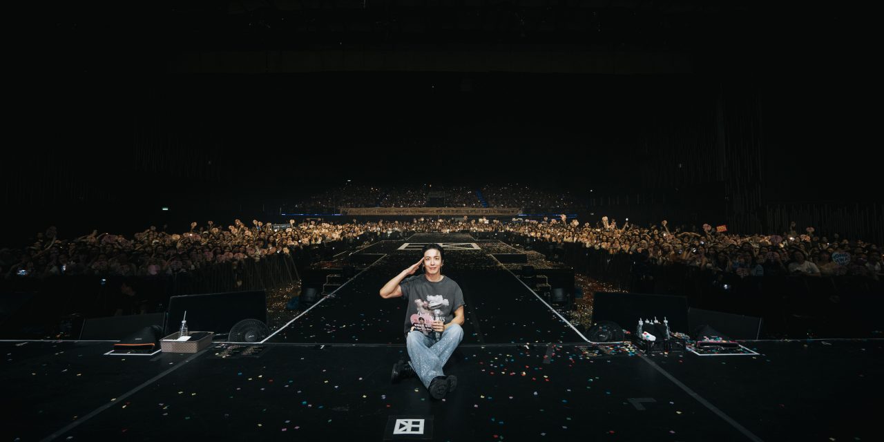 好友朴宝剑后台探班！郑容和马来语挂嘴边频赞粉丝：Mantap