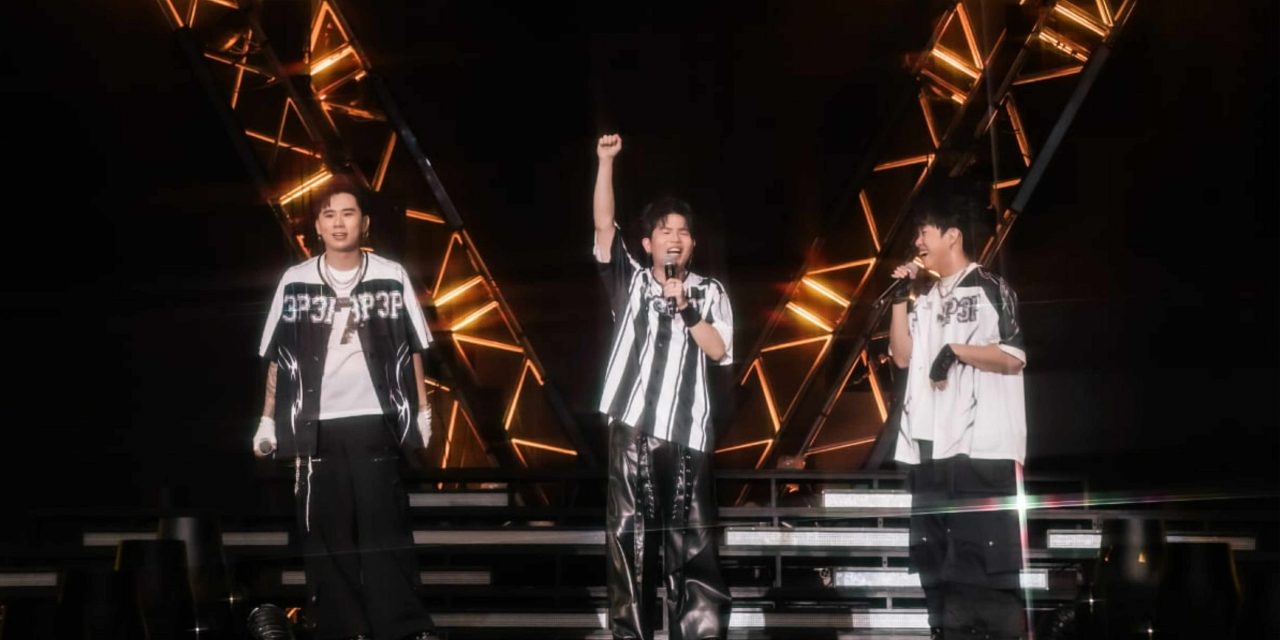 3P开唱台上拉黑布换衣补妆 Danny搞笑遭Caven“陷害”走光！