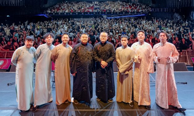 德云社来马轮番放笑弹 大抛马来语、美食梗！岳云鹏相声变演唱会 点歌环节翻车