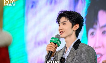 首次来马人气爆棚！陈哲远可爱三连拍萌翻全场 大马美食吃到停不下来　狂赞“Sedap！”