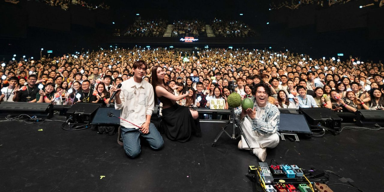 告五人大马开唱全场玩波浪舞 云安笛子吹奏 女友犬青赞：你很会吹欸