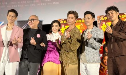 《妈妈，又要嫁！》被陈山聪真咬屁股！若票房第一名 Bob林盛斌穿片中兔造型跑步庆功