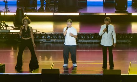 甜翻！林子祥与叶倩文万人粉丝面前甜蜜亲嘴！侧田被“抓”上台合唱互动