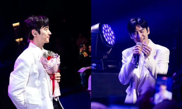 李帝勋送花下跪向粉丝求婚 派福利比多种爱心手势