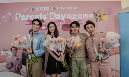 周嘉洛、陈晓华、丁子朗大马人气高涨！跟粉丝近距离互动 送花给现场父母