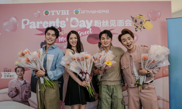 周嘉洛、陈晓华、丁子朗大马人气高涨！跟粉丝近距离互动 送花给现场父母