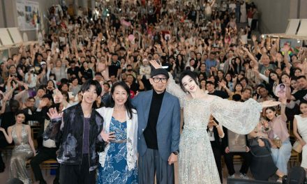 范冰冰《地母》见面会女神造型亮眼 全程甜笑融化粉丝心！