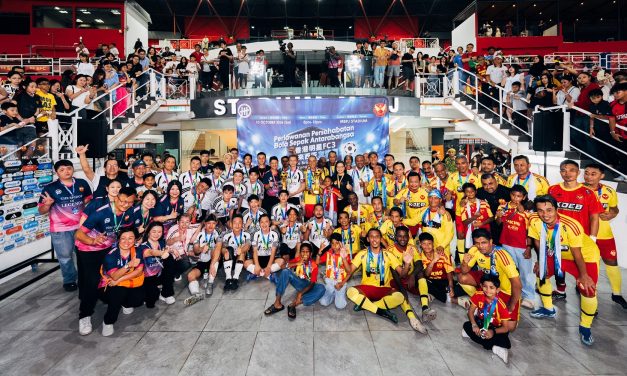 《香港FC3明星足球友谊赛》FC3 以 2比4惜败雪兰莪传奇队